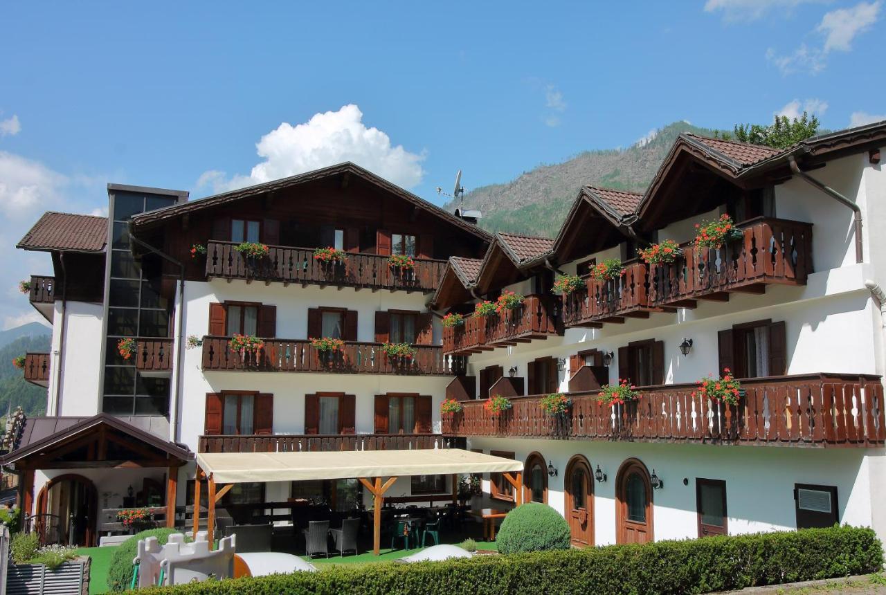 Hotel Ai Tre Ponti - Dolomiti Fiera Di Primiero Buitenkant foto