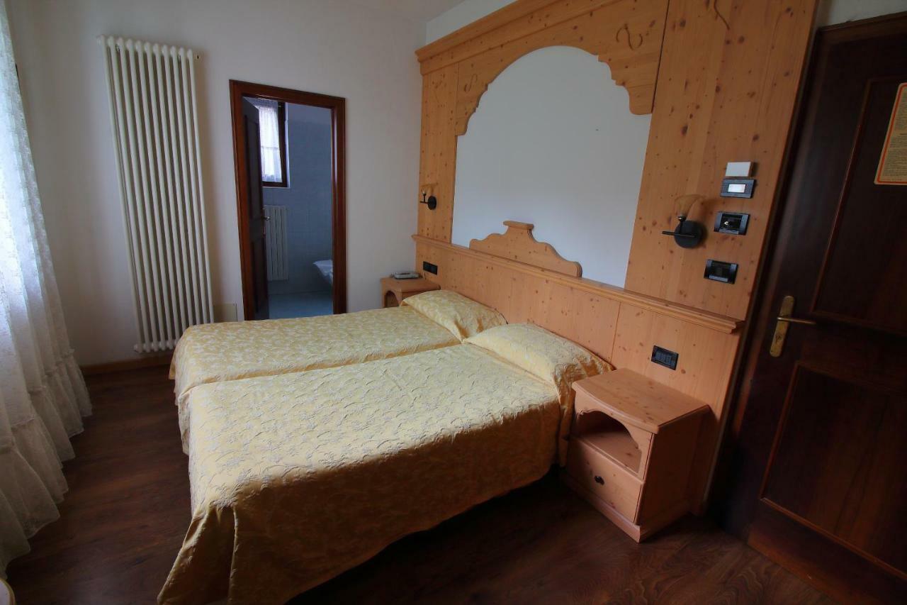 Hotel Ai Tre Ponti - Dolomiti Fiera Di Primiero Buitenkant foto