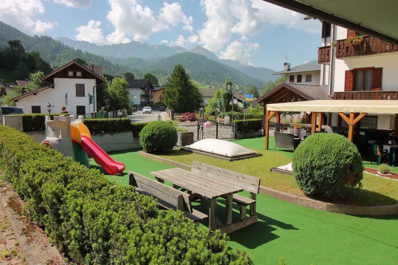 Hotel Ai Tre Ponti - Dolomiti Fiera Di Primiero Buitenkant foto